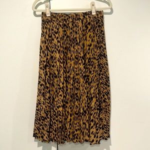 Women’s pleated midi leopard print skirt, size medium